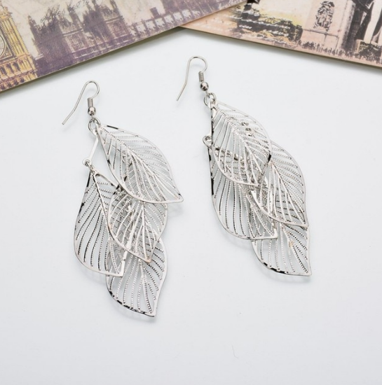 Long Earring for Girls Trendy Leaves Earrings Bohemia girls Irregular Sexy Girls Fashion Punk Metal Tassel Earrings