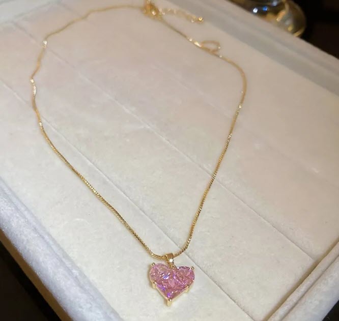 2023 Fashion Pink Heart Zircon Clavicle Necklace for Girls Trend Unique Design Elegant Delicate Charms Female Jewelry Pa