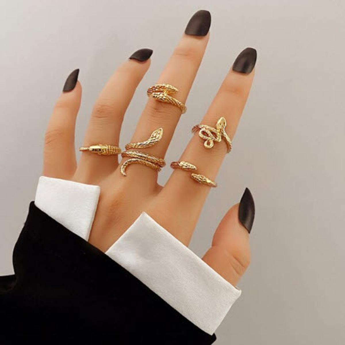 Set of 5 Snake Shape Rings for Girls Vintage Punk Gothic Gold Animal Exaggerated Metal Alloy Finger Ring Sets Jewelry