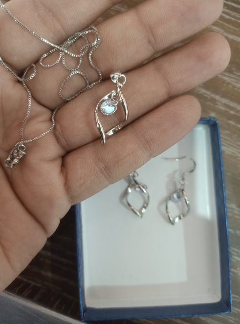 Water Drop Jewelry Set for Girls Pendant Necklace with Earrings Pair for Women Stylish and Elegant Fashion Jewelry